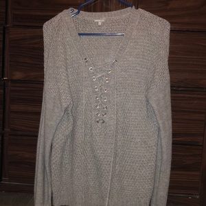 Women’s CHARLOTTE RUSSE Sweater - Size Medium